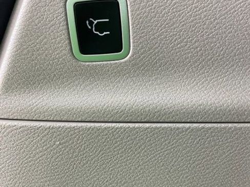 Used 2023 Chrysler Pacifica Limited image 10