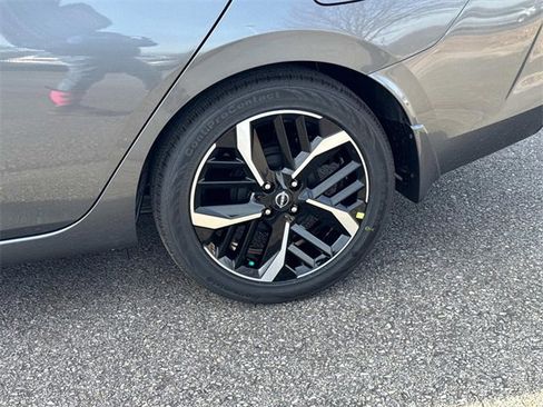 New 2025 Nissan Versa SR w/ Trunk Package image 11