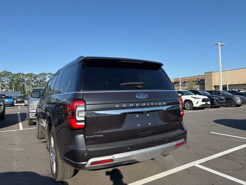 Used 2024 Ford Expedition Limited AWD/4WD image 3
