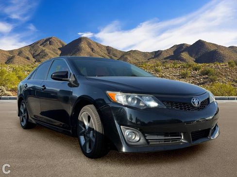 Used 2012 Toyota Camry SE w/ Leather Pkg FWD image 5