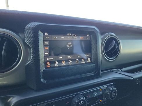 Used 2018 Jeep Wrangler Unlimited Sport S image 17