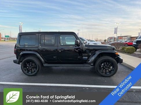 Used 2022 Jeep Wrangler Unlimited Sahara w/ Cold Weather Group image 4