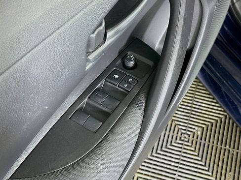 Used 2025 Toyota Corolla LE w/ Carpet Mat Package (TMS) FWD image 15
