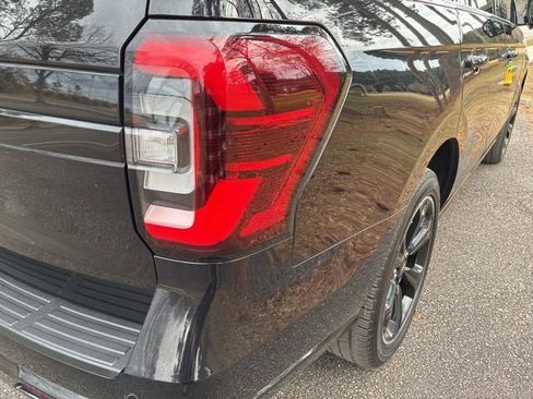 Used 2022 Ford Expedition Limited image 14