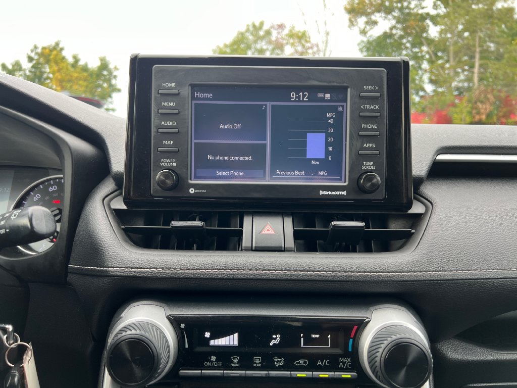 Used 2022 Toyota RAV4 LE AWD/4WD image 21