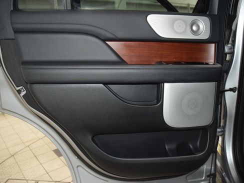 Used 2022 Lincoln Navigator Reserve image 44