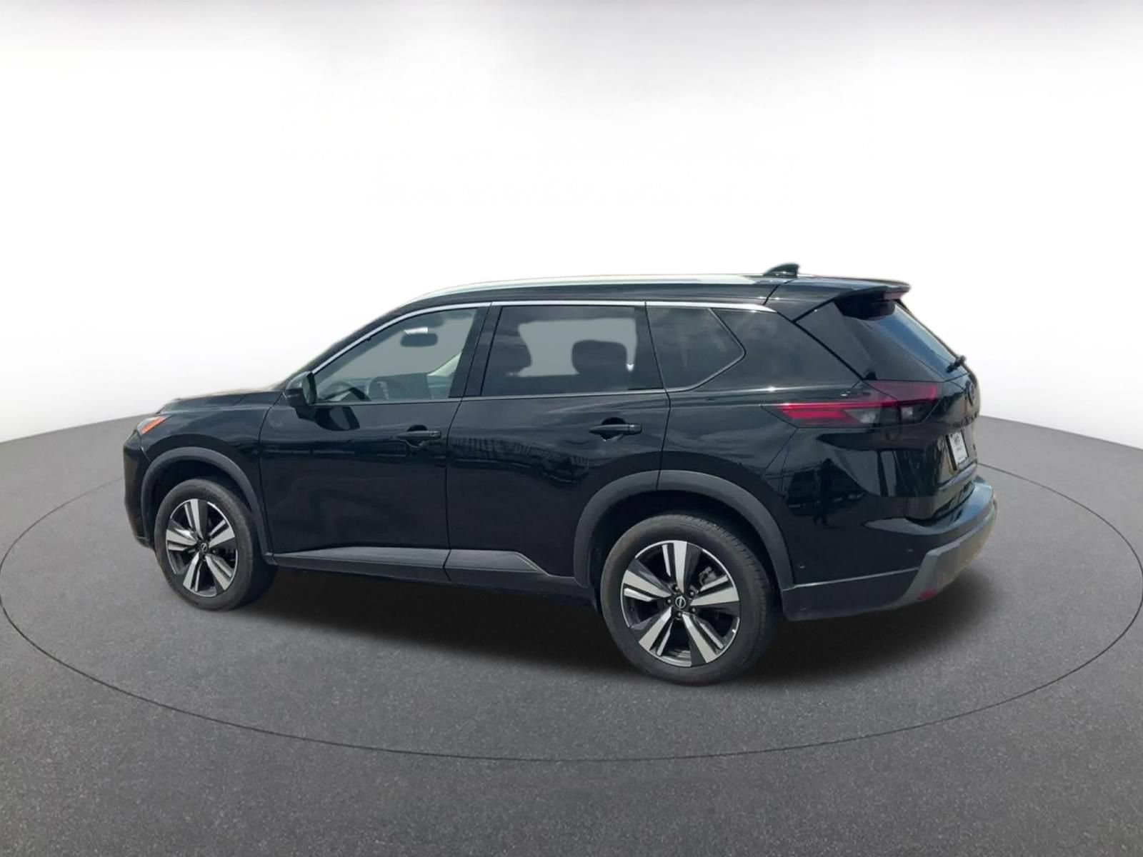 Used 2026 Nissan Rogue SL FWD image 9