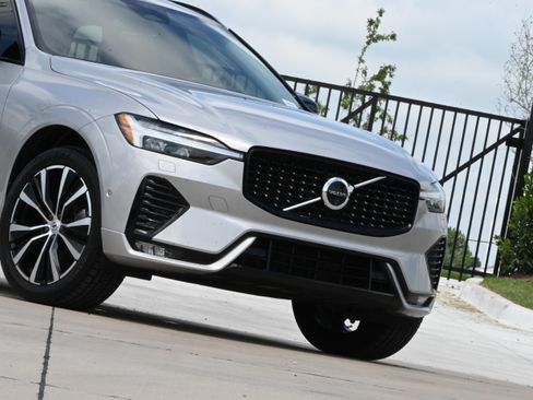 Used 2024 Volvo XC60 B5 Plus AWD/4WD image 34