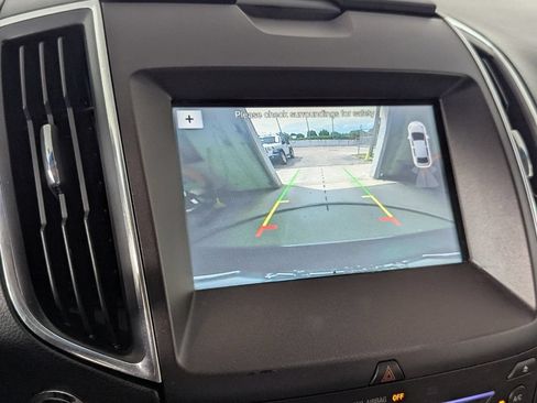 Used 2018 Ford Edge Titanium FWD image 21
