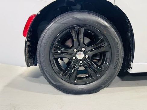 Used 2020 Dodge Charger SXT w/ Leather Interior Group RWD image 10