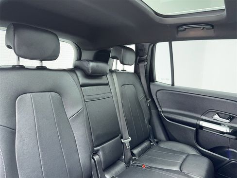Used 2021 Mercedes-Benz GLB 250 w/ Premium Package image 44
