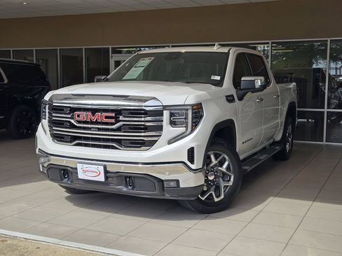 Used 2024 GMC Sierra 1500 SLT image 1