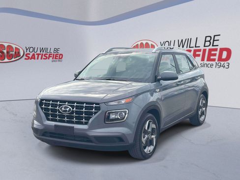 Used 2022 Hyundai Venue SEL FWD image 3