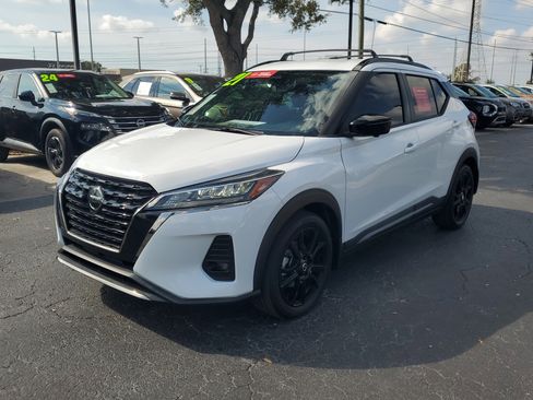 Certified 2021 Nissan Kicks SR w/ Interior Electronics Package image 3