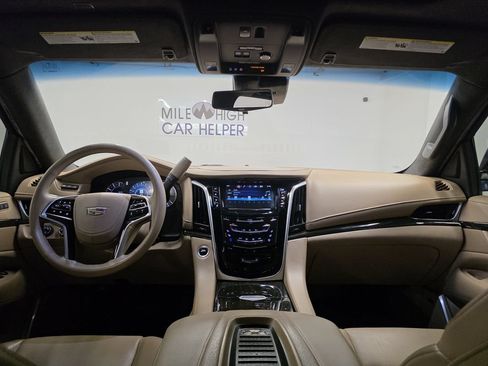 Used 2018 Cadillac Escalade Platinum AWD/4WD image 16