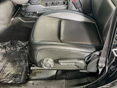 Used 2023 Jeep Wrangler Unlimited Rubicon 4xe image 19