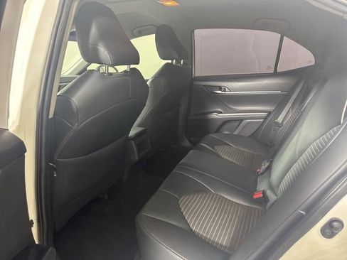 Used 2019 Toyota Camry SE image 12