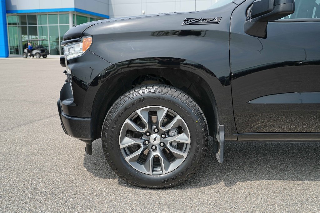 Used 2024 Chevrolet Silverado 1500 RST AWD/4WD image 12