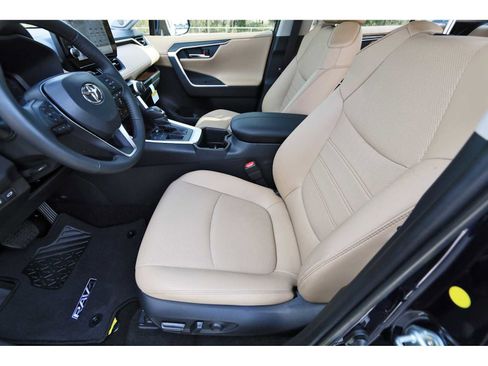 Used 2025 Toyota RAV4 Limited image 11