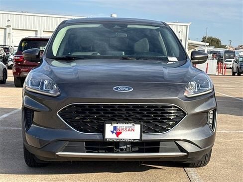 Used 2020 Ford Escape SE image 3
