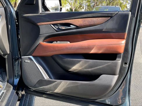 Used 2019 Cadillac Escalade ESV Premium Luxury image 23