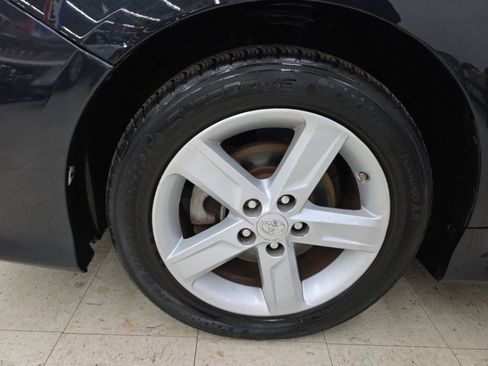 Used 2012 Toyota Camry SE FWD image 25