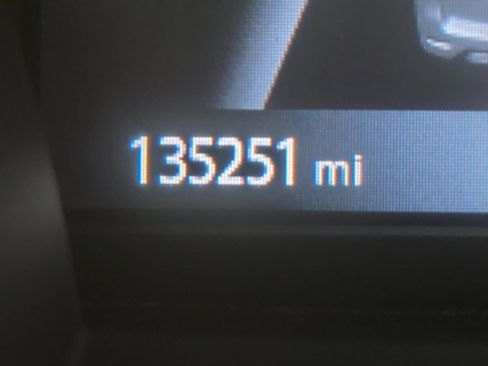Used 2018 Nissan Pathfinder SV image 21