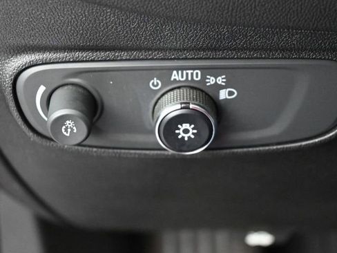 Used 2019 Chevrolet Equinox LT image 36