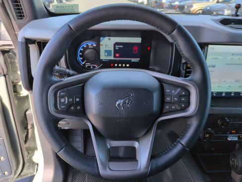 Used 2023 Ford Bronco Badlands w/ Sasquatch Package image 18