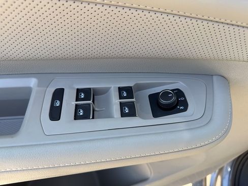 New 2026 Volkswagen Atlas SE FWD image 18