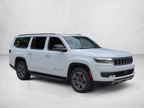 Used 2024 Jeep Wagoneer L Series II RWD image 3