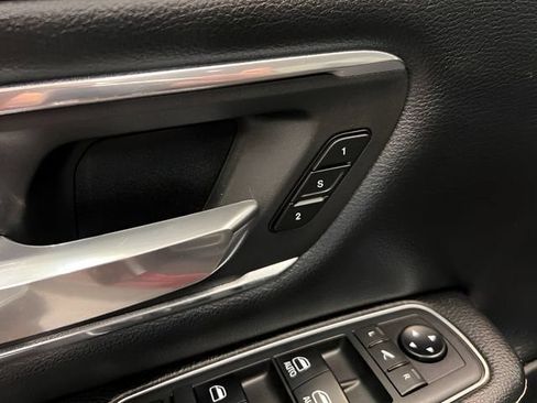 Used 2019 RAM 1500 Laramie AWD/4WD image 16