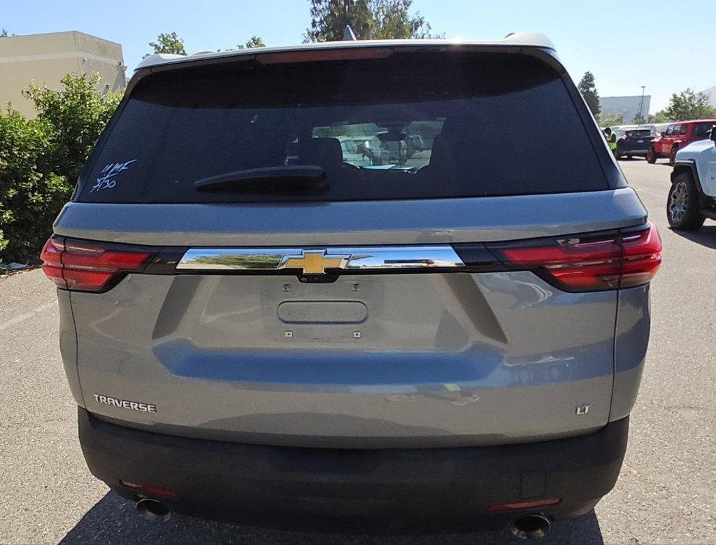Used 2023 Chevrolet Traverse LT FWD image 8