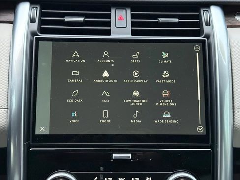 Used 2024 Land Rover Discovery Dynamic SE image 25