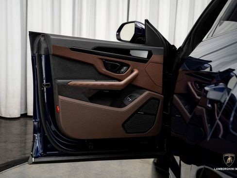 Used 2025 Lamborghini Urus SE image 19