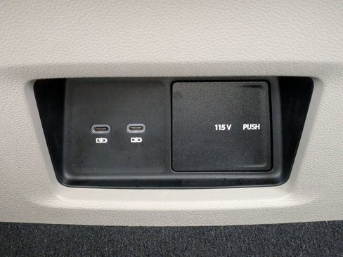 Certified 2026 Volkswagen Atlas SE w/ Panoramic Sunroof Package FWD image 19