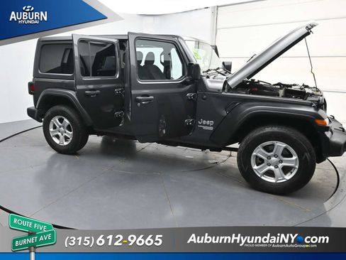 Used 2019 Jeep Wrangler Unlimited Sport S AWD/4WD image 37