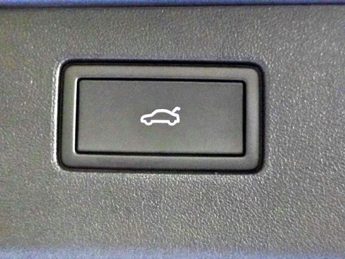 New 2026 Volkswagen Tiguan SE R-Line image 25