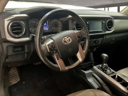Used 2017 Toyota Tacoma SR image 8