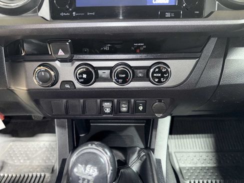 Used 2018 Toyota Tacoma TRD Sport w/ Exterior Package AWD/4WD image 22
