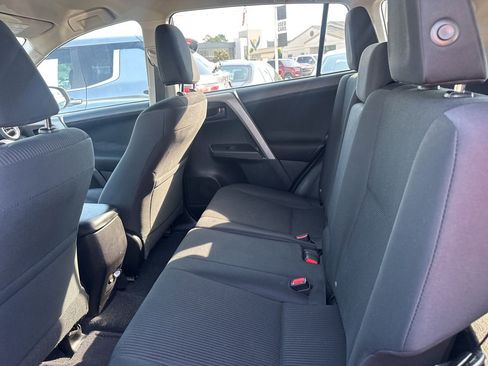Used 2017 Toyota RAV4 LE FWD image 11