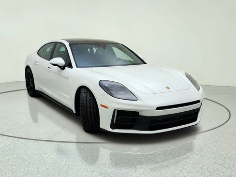 Used 2025 Porsche Panamera image 4