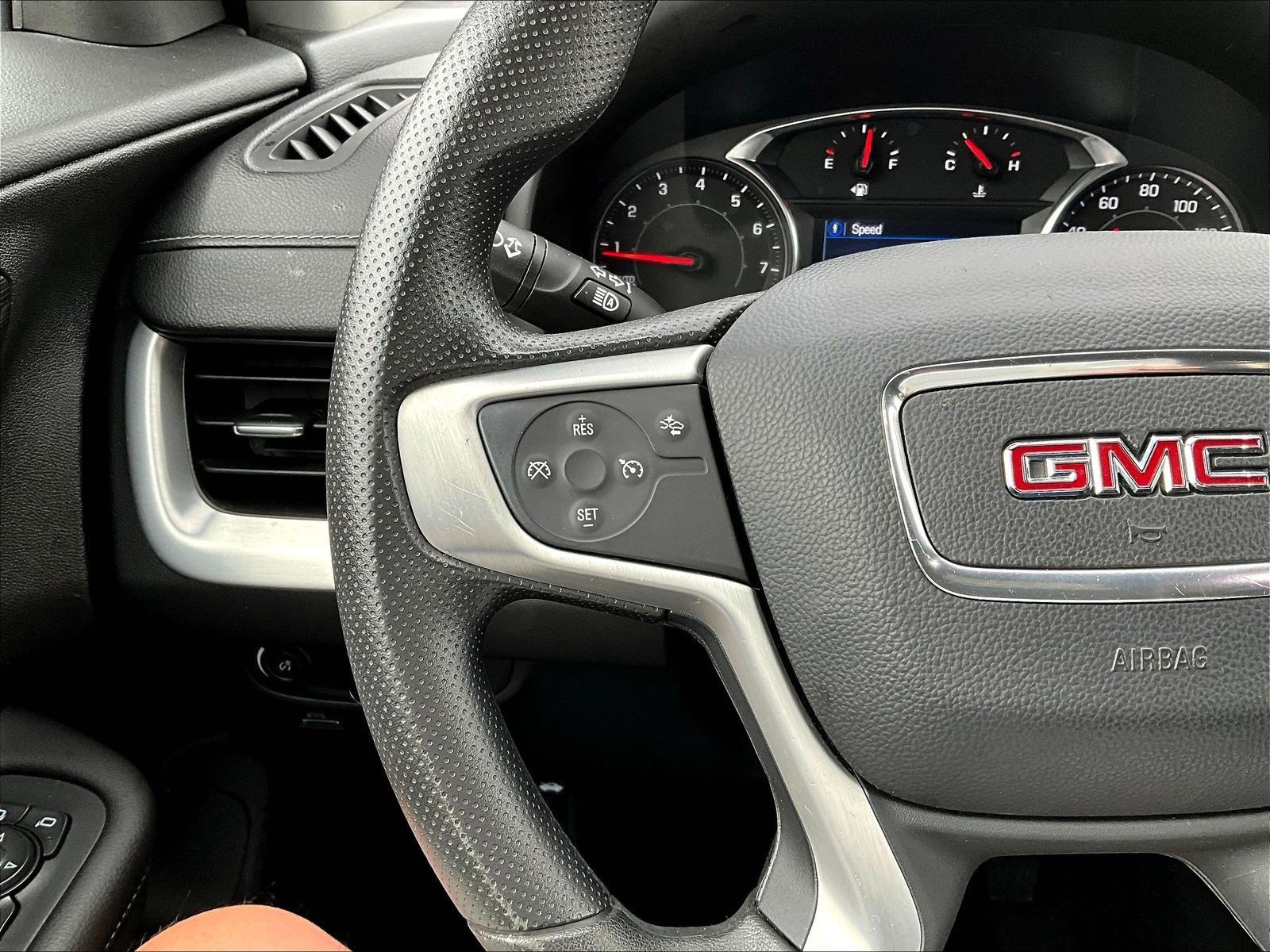 Used 2024 GMC Terrain SLE w/ Driver Convenience Package FWD image 11