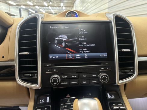 Used 2017 Porsche Cayenne Platinum Edition image 21