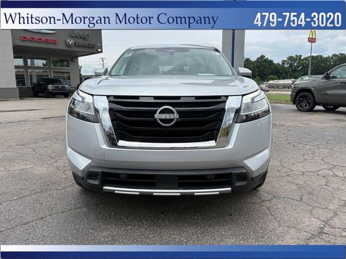 Used 2023 Nissan Pathfinder SL FWD image 2
