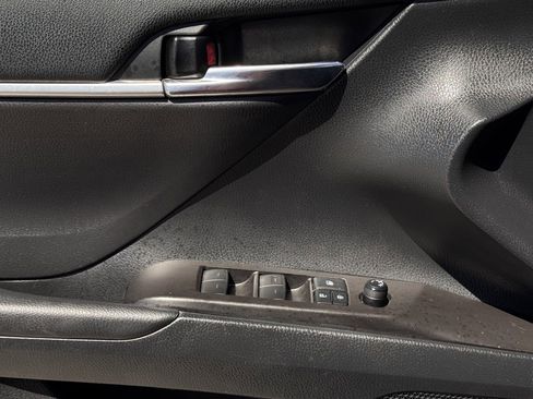 Used 2022 Toyota Camry SE image 23