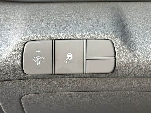 Used 2025 Hyundai Elantra SEL image 17