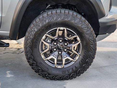 Used 2024 Chevrolet Colorado ZR2 image 11