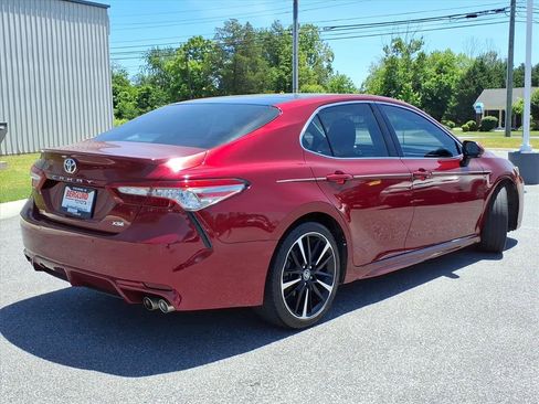 Used 2018 Toyota Camry XSE FWD image 4