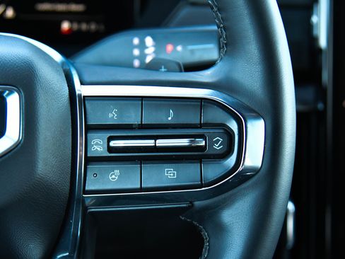 Used 2024 GMC Acadia Elevation image 37